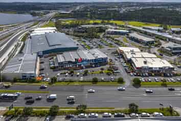 Large Modern Showroom - North Shore 