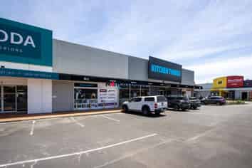 Large Modern Showroom - North Shore 