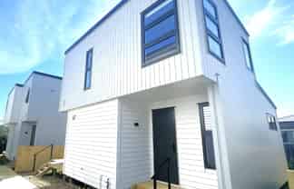 D/54 Royal View Road, Te Atatu South