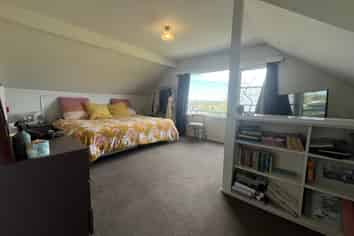 30 Martin Crescent (upstairs 4 bedrooms), Northcote