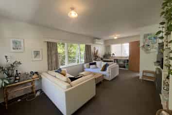 30 Martin Crescent (upstairs 4 bedrooms), Northcote