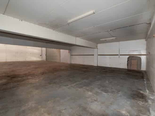 LARGE INDUSTRIAL CLOSE TO TOWN
