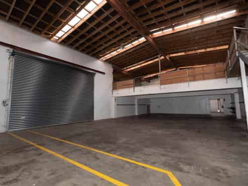 LARGE INDUSTRIAL CLOSE TO TOWN
