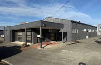 Fully Refurbished 320m² Warehouse with Office