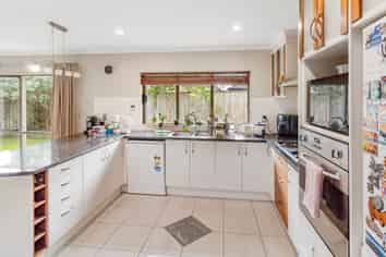 13 Strundeen Close, Flat Bush