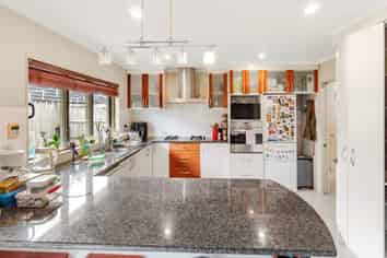 13 Strundeen Close, Flat Bush