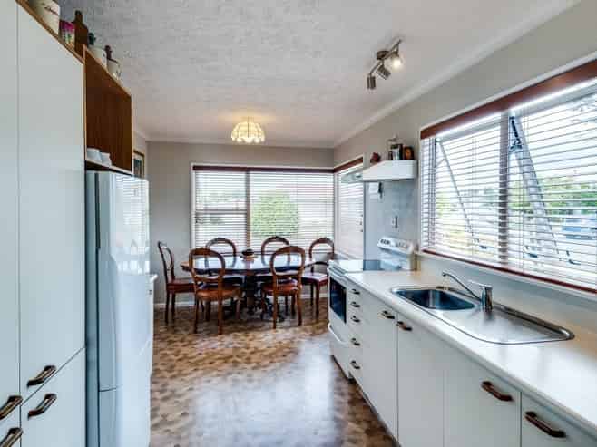 1404 Warwick Place, Mayfair