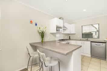 2/28 Holiday Road, Stanmore Bay