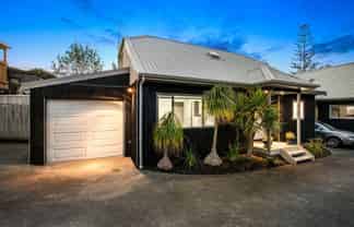 2/28 Holiday Road, Stanmore Bay