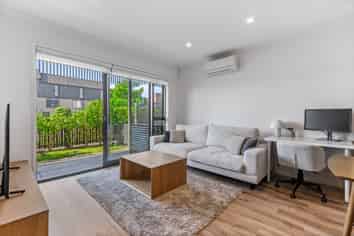 2/71 Hobsonville Point Road, Hobsonville