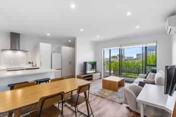 2/71 Hobsonville Point Road, Hobsonville