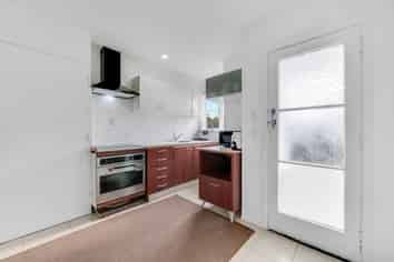 405 West Coast Road, Glen Eden