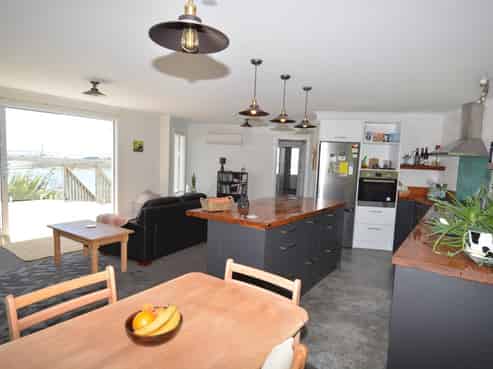 10 Elizabeth Street, Bluff