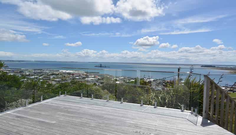 10 Elizabeth Street, Bluff