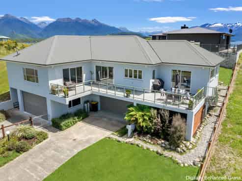 25 Muriwai Drive, Manapouri