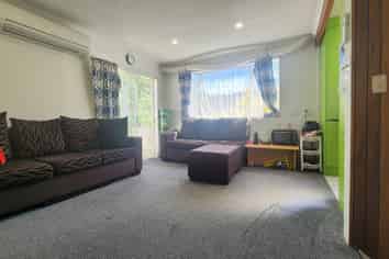 2/24 Commodore Drive, Lynfield