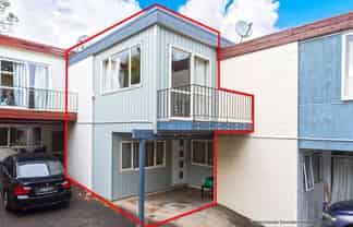 2/24 Commodore Drive, Lynfield