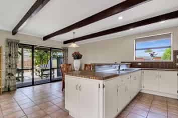 10 Barron Crescent, Fenton Park