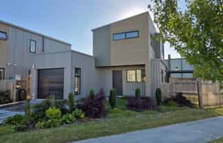 19 Jacks Landing Drive, Hamilton Lake