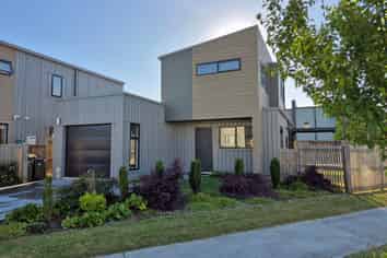 19 Jacks Landing Drive, Hamilton Lake