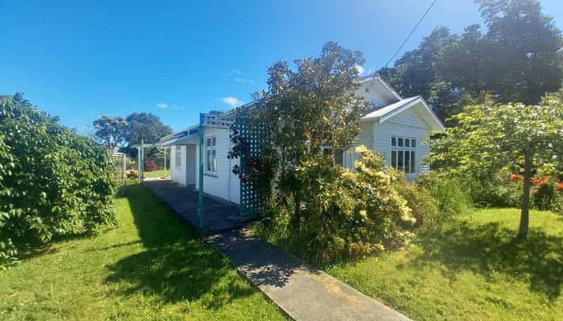 11,13 Birch Street, Tuatapere