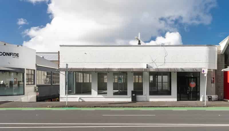  372 Broadway, Newmarket