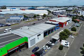 High Profile Showroom, Office or Warehouse