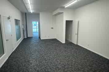 High Profile Showroom, Office or Warehouse