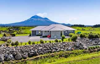 1230 Ihaia Road, Opunake