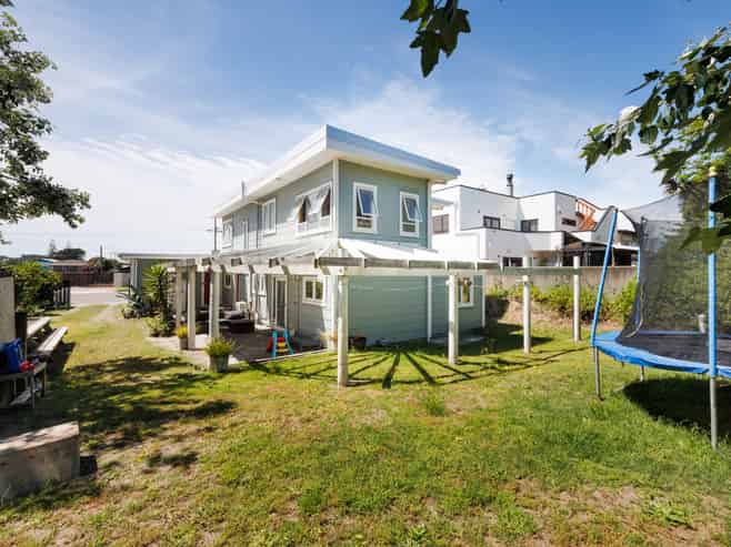4 Hunia Terrace, Himatangi Beach