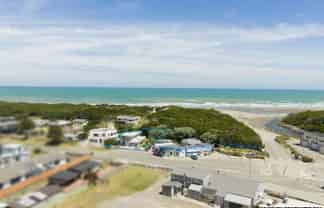 4 Hunia Terrace, Himatangi Beach