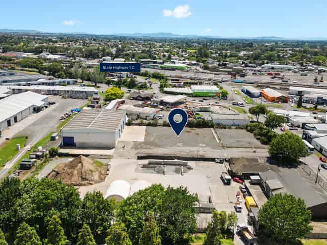 Adaptable warehouse, ample yard