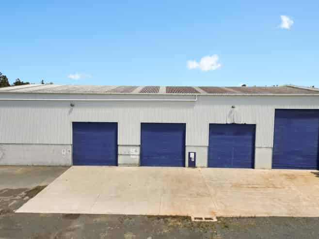 Adaptable warehouse, ample yard