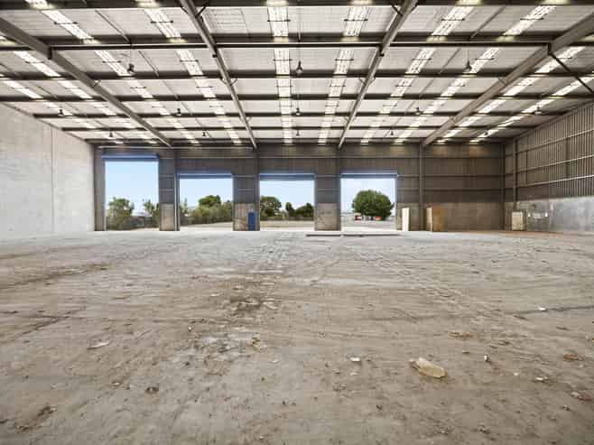 Adaptable warehouse, ample yard