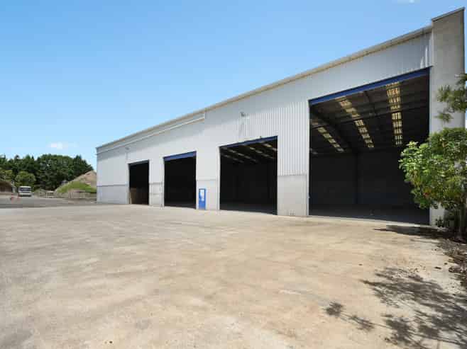 Adaptable warehouse, ample yard