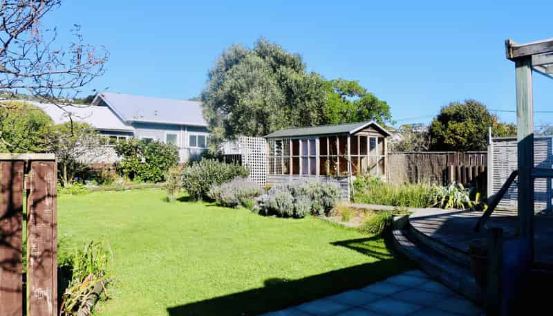 211 The Parade, Island Bay