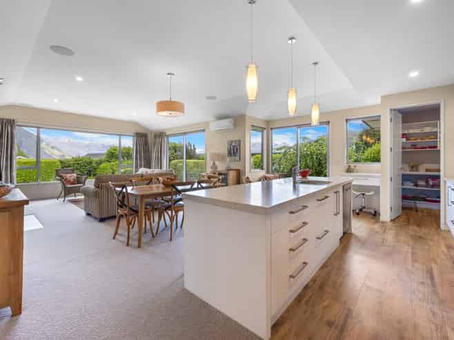 5 Centre Crescent, Wanaka