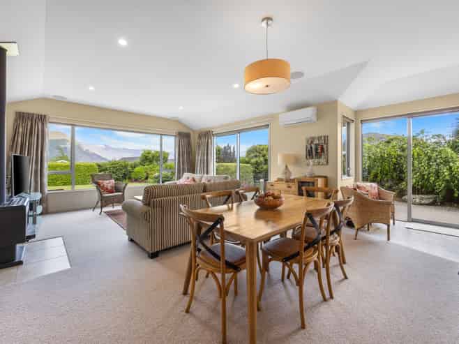5 Centre Crescent, Wanaka