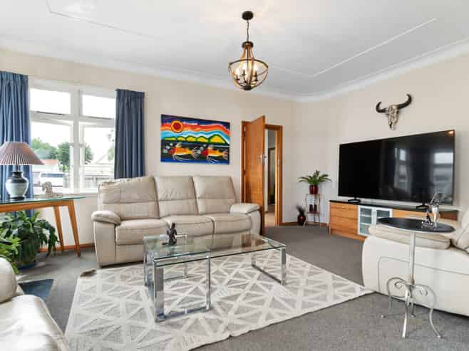 204 High Street South, Carterton