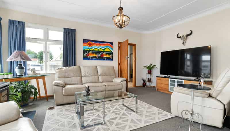 204 High Street South, Carterton