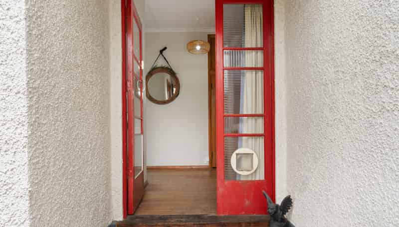 204 High Street South, Carterton