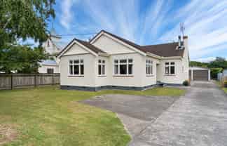 204 High Street South, Carterton