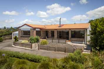 2 Denby Close, Athenree