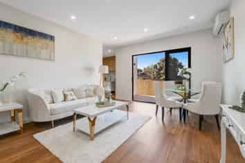 9/196 Royal Road, Massey