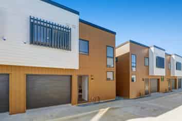 9/196 Royal Road, Massey