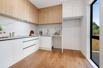 9/196 Royal Road, Massey