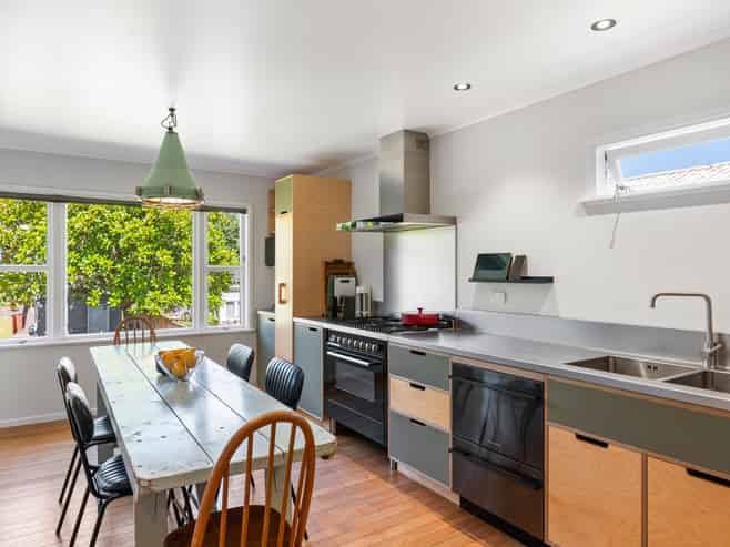 25 Glen Road, Raumati South