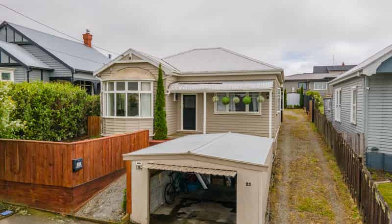 25 Roslyn Terrace, West End