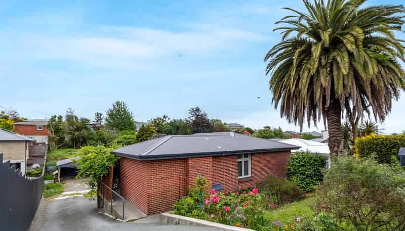 17a Clifton Terrace, West End