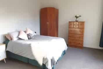 17a Clifton Terrace, West End